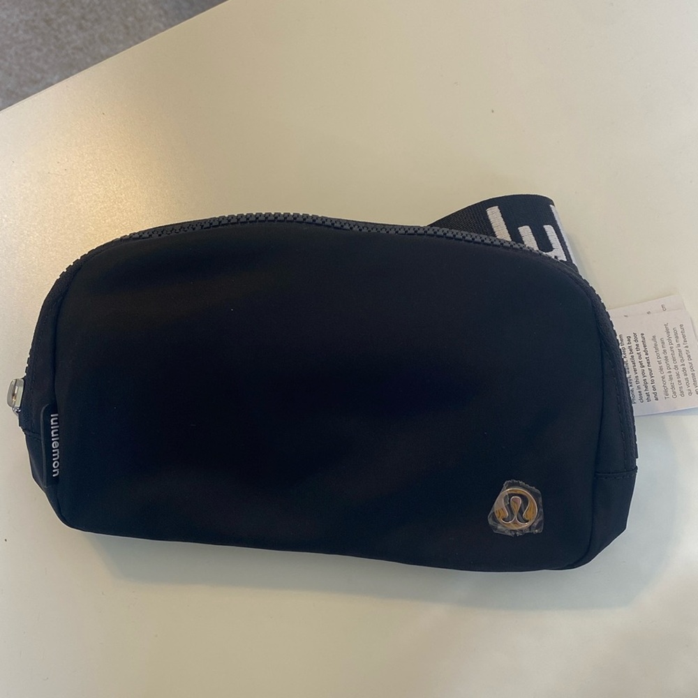LULULEMON BELT BAG - Black BRAND NEW